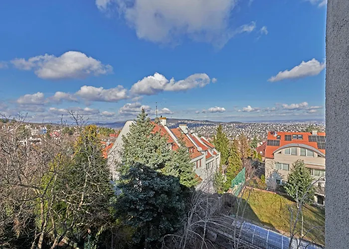 Buda Hills Hideout *